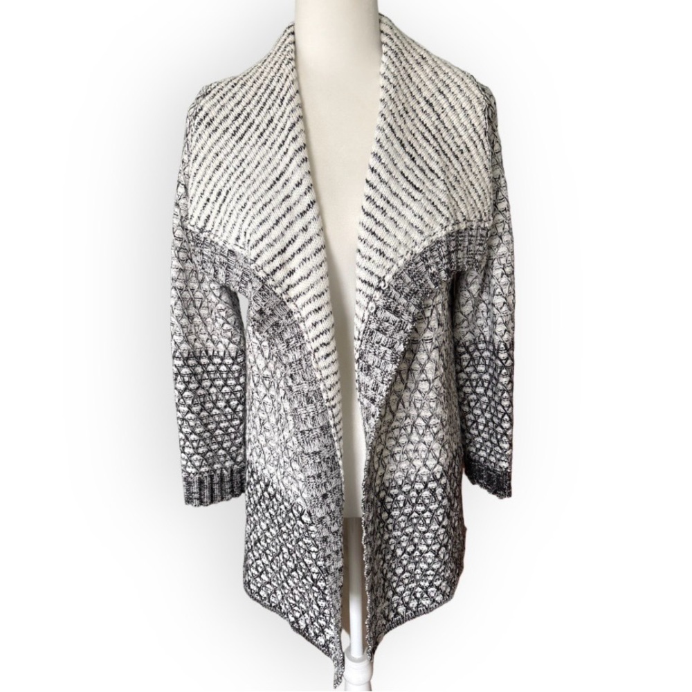 Chico’s Black and Ecru Ombré Open Front Cardigan Sweater SZ M Sophisticated Boho